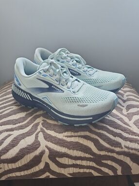 Brooks Adrenaline GTS Size 7.5
